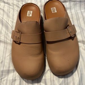 Flip-flop size 9 mules in light tan